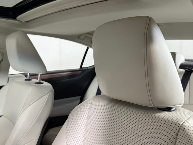 Used 2025 Lexus ES 300h w/ Premium Package image 15
