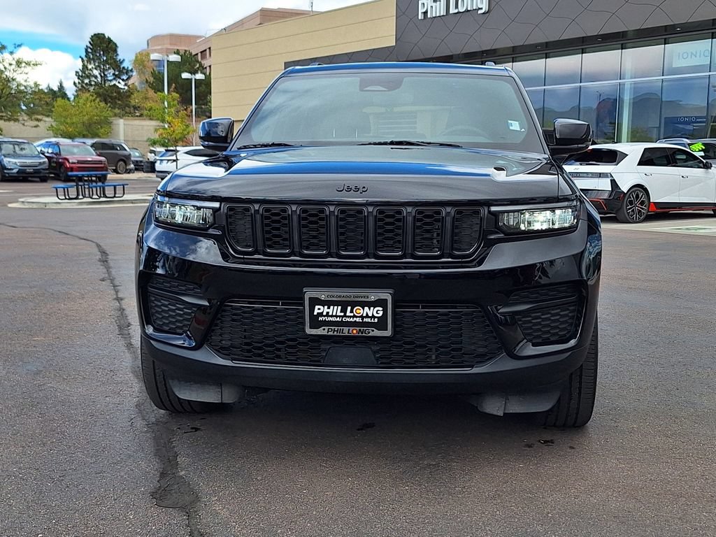 Used 2023 Jeep Grand Cherokee Altitude AWD/4WD image 8