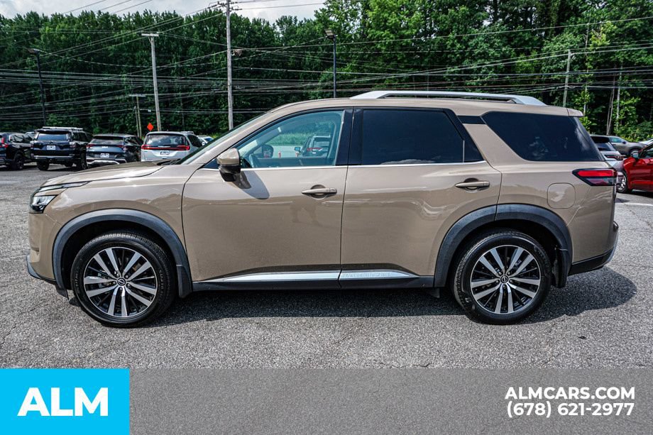Used 2023 Nissan Pathfinder Platinum w/ Cargo Package FWD image 6