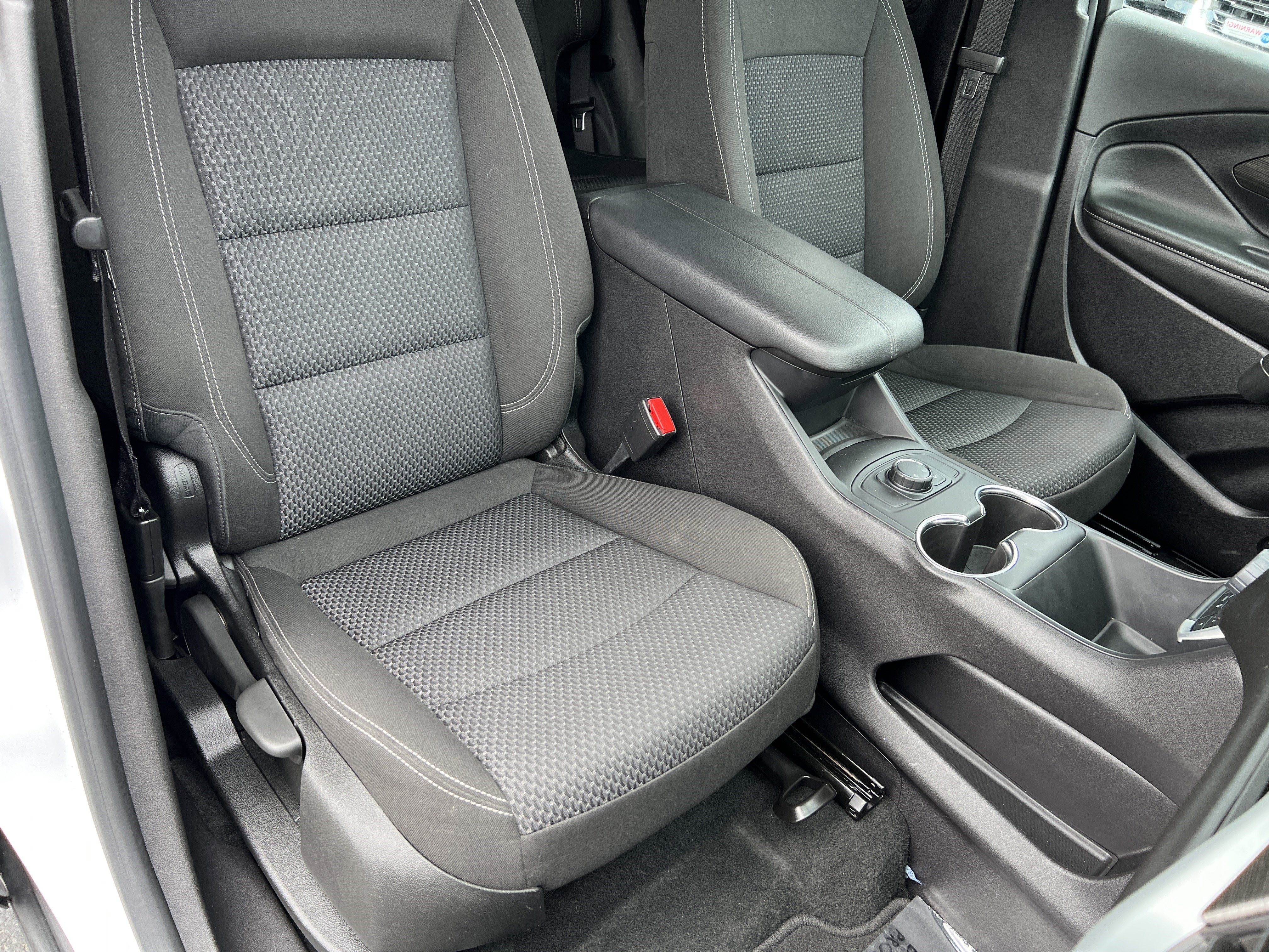 Used 2024 GMC Terrain SLE AWD/4WD image 24