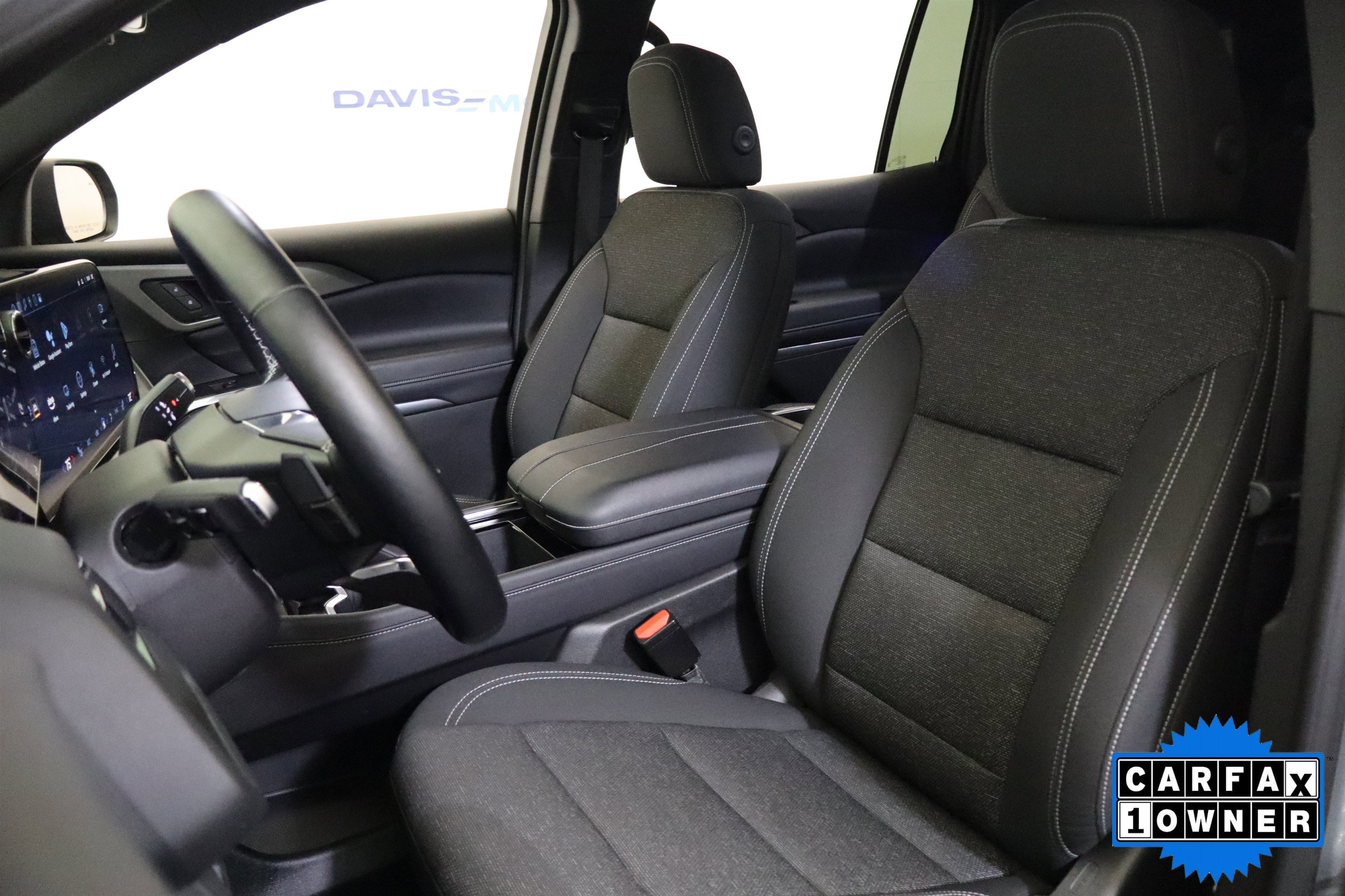 Used 2025 Chevrolet Traverse LT image 23