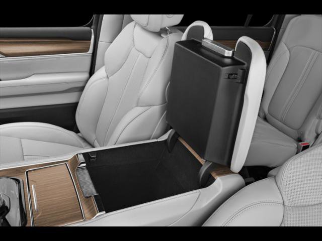 Certified 2024 Jeep Wagoneer L Series II w/ Flexible Seating Group image 11