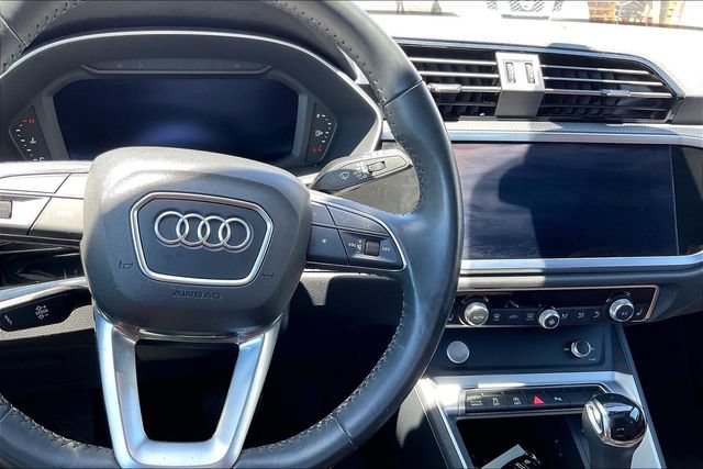 Used 2020 Audi Q3 2.0T Premium w/ Convenience Package AWD/4WD image 18