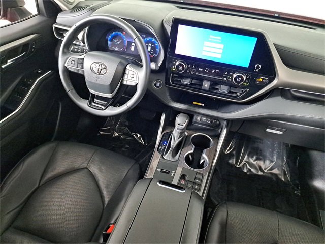 Used 2023 Toyota Highlander Limited image 15