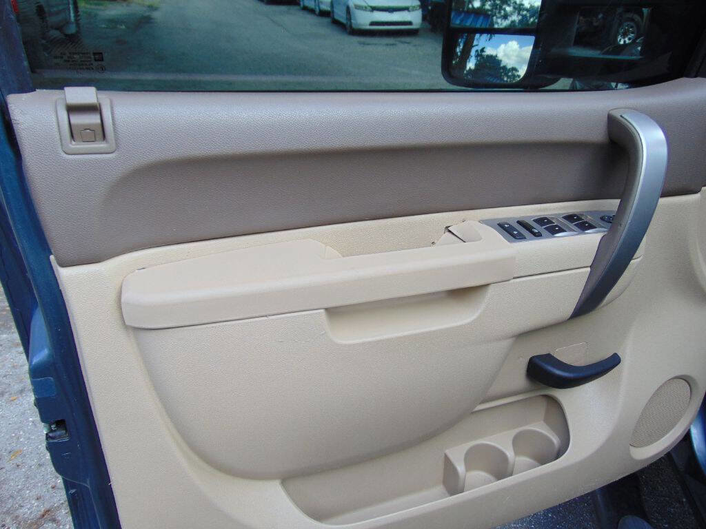 Used 2013 Chevrolet Silverado 2500 LT w/ Interior Plus Package image 22