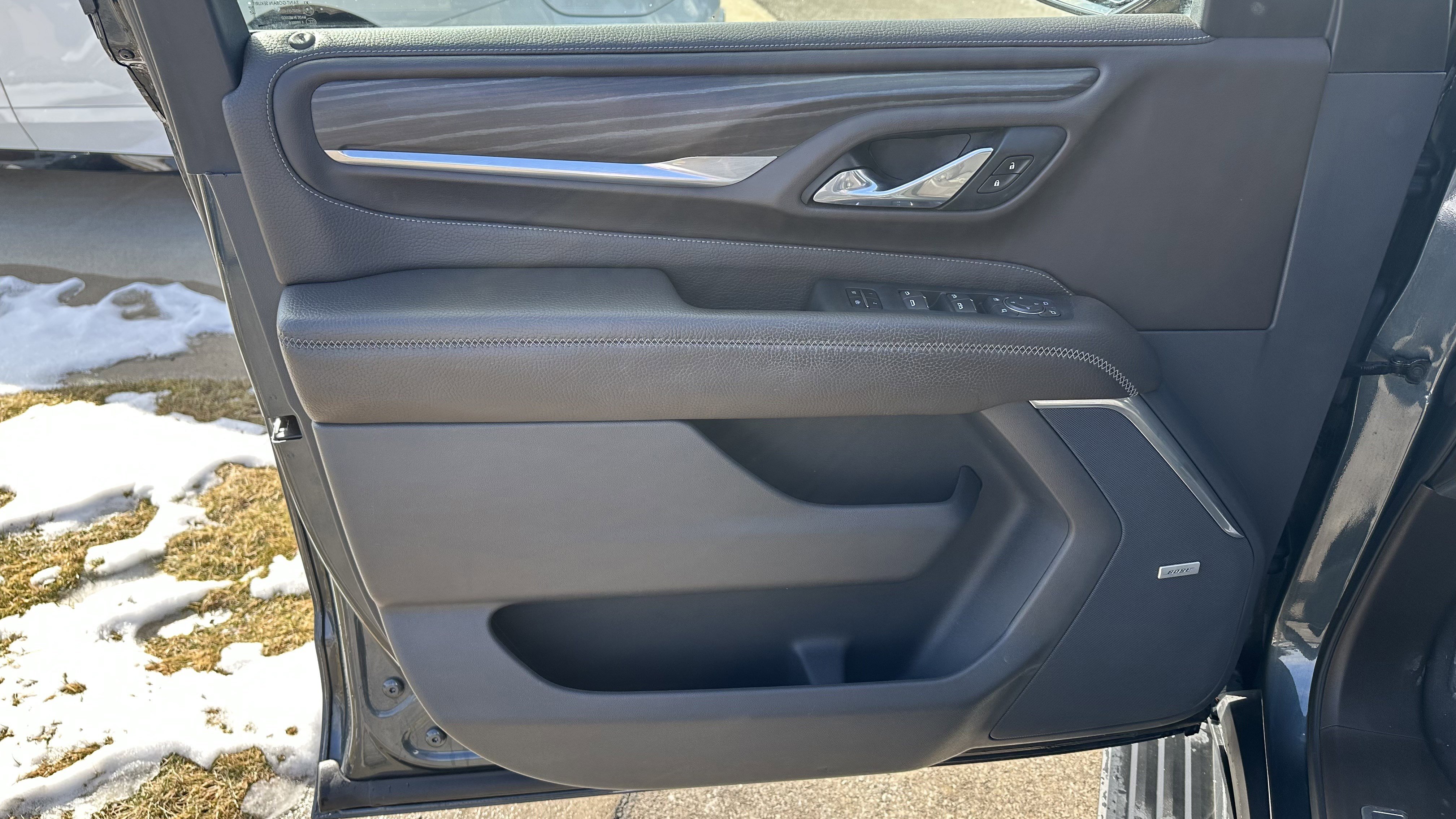 Used 2021 GMC Yukon Denali w/ Denali Premium Package image 17