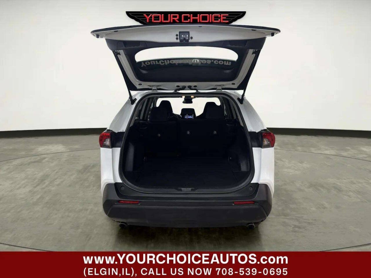 Used 2021 Toyota RAV4 LE FWD image 5