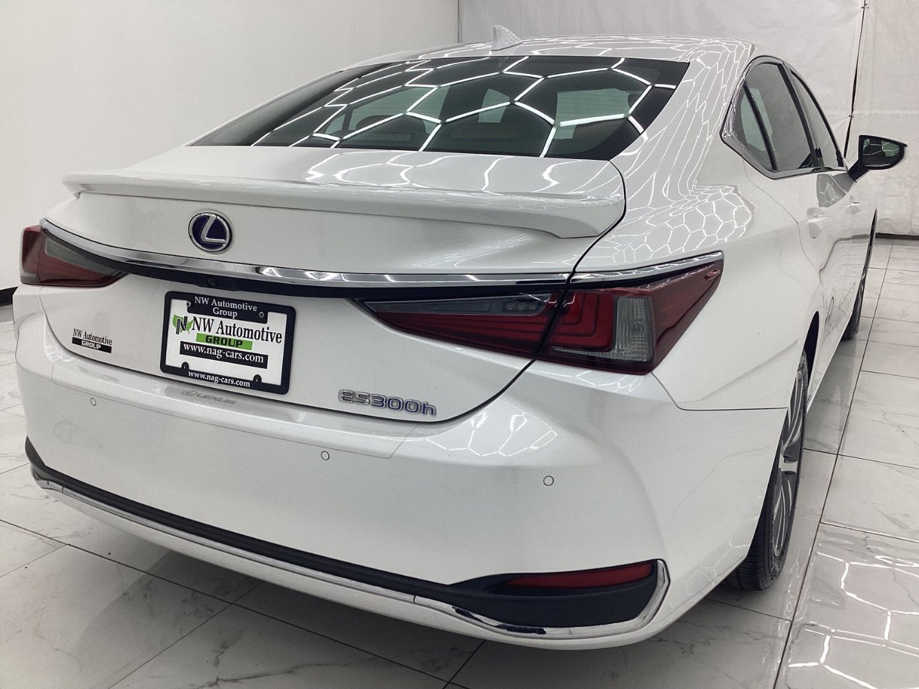 Used 2020 Lexus ES 300h w/ Premium Package image 9