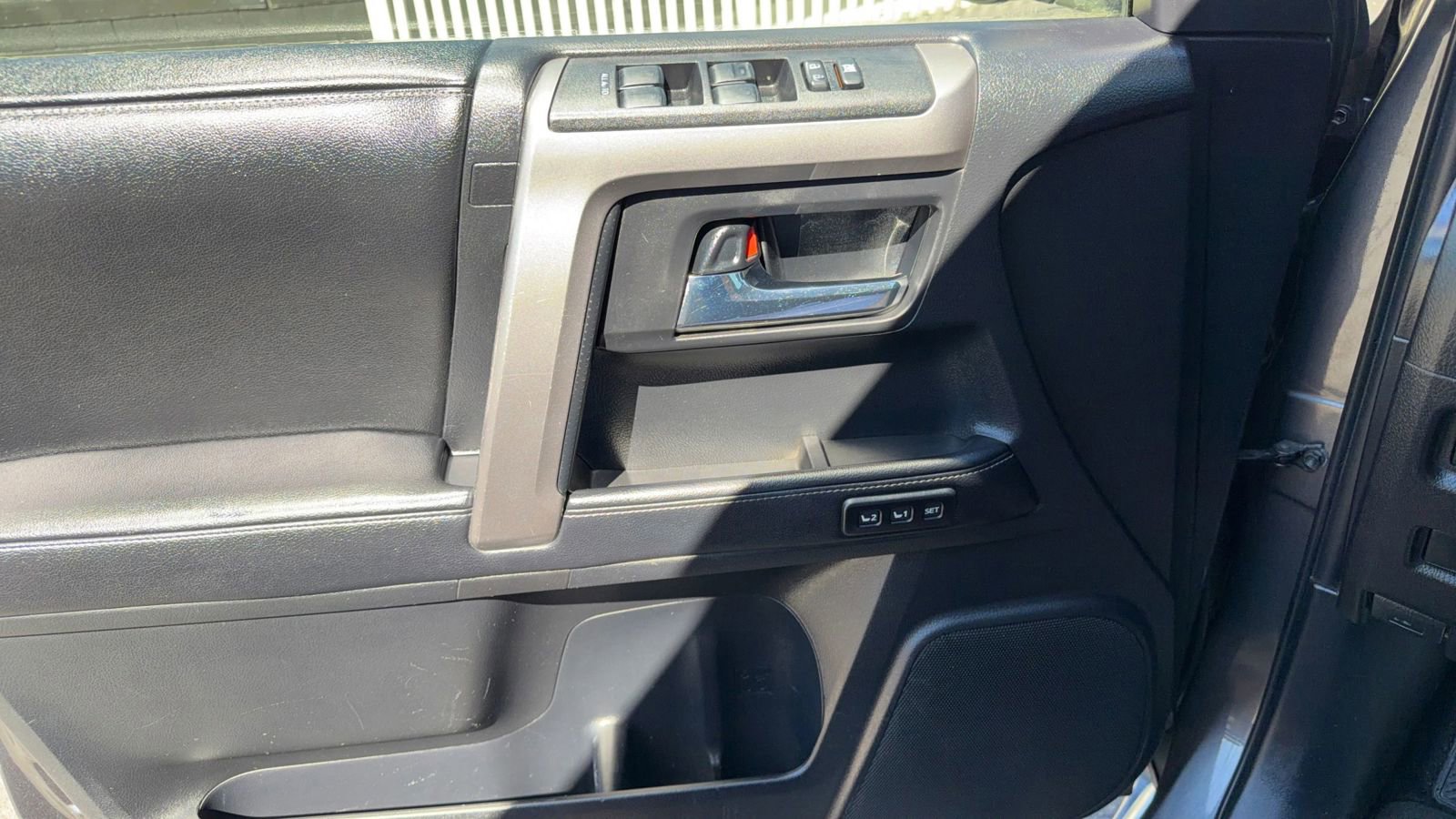 Used 2014 Toyota 4Runner Limited image 16