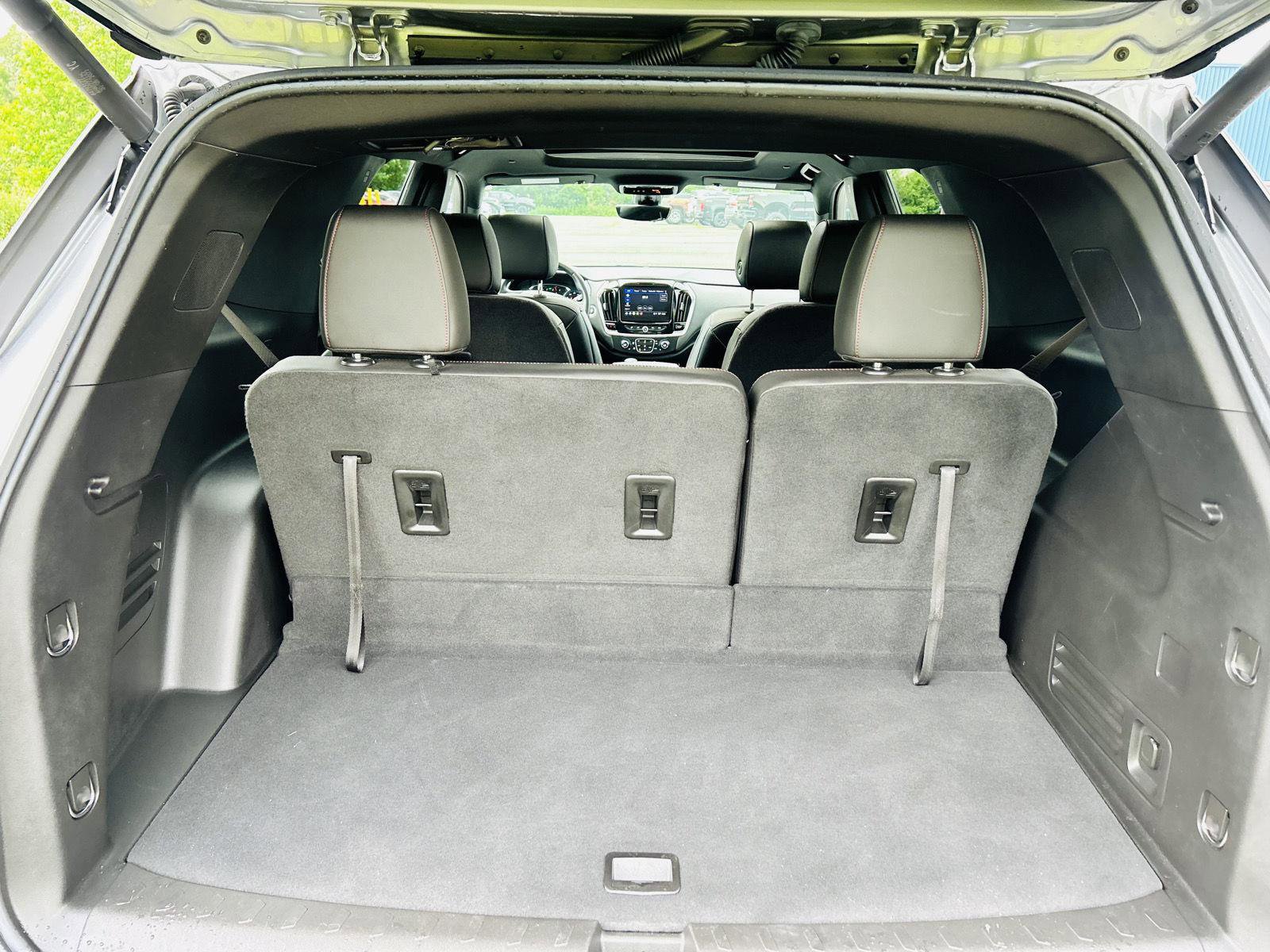 Used 2023 Chevrolet Traverse RS image 37