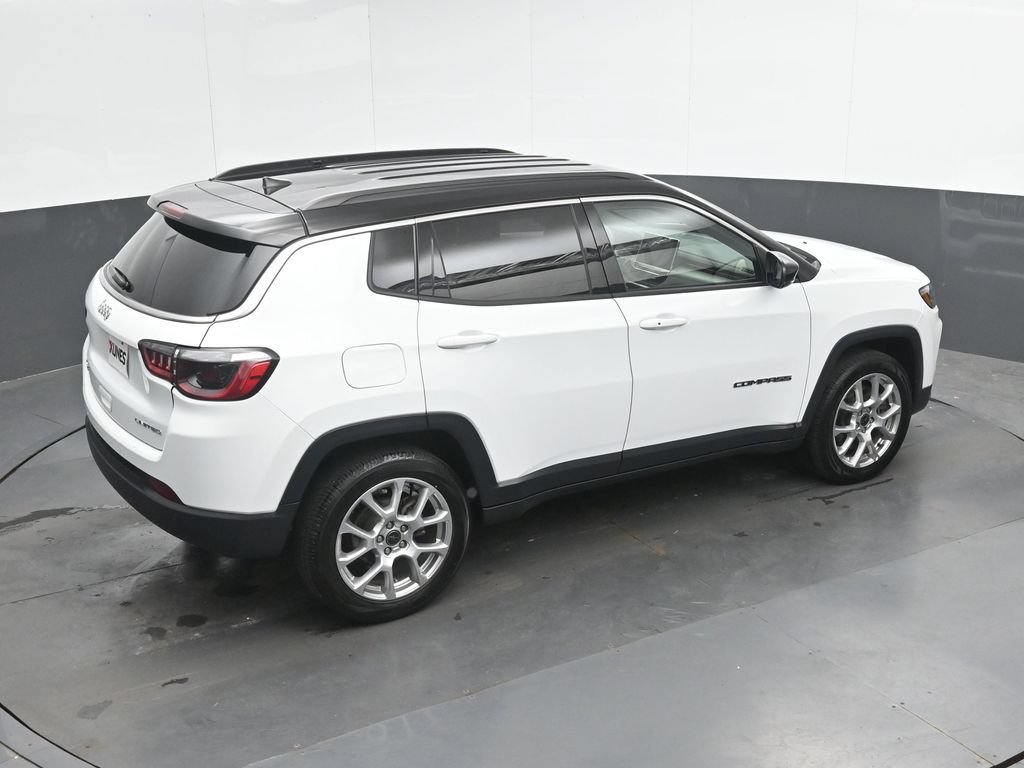 Used 2025 Jeep Compass Limited AWD/4WD image 30