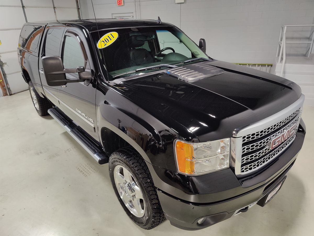 Used 2011 GMC Sierra 2500 Denali AWD/4WD image 2