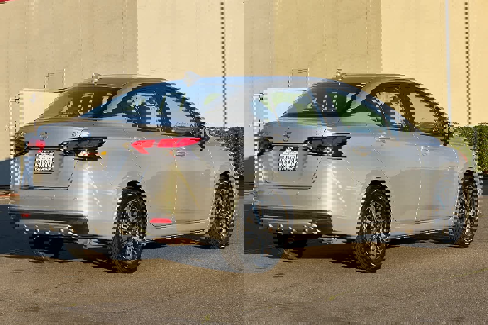 Used 2021 Nissan Versa SV image 2