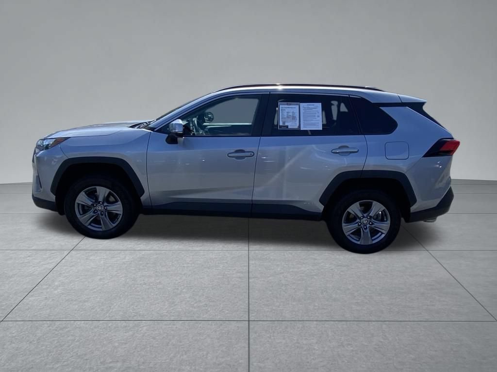 Used 2022 Toyota RAV4 XLE AWD/4WD image 4