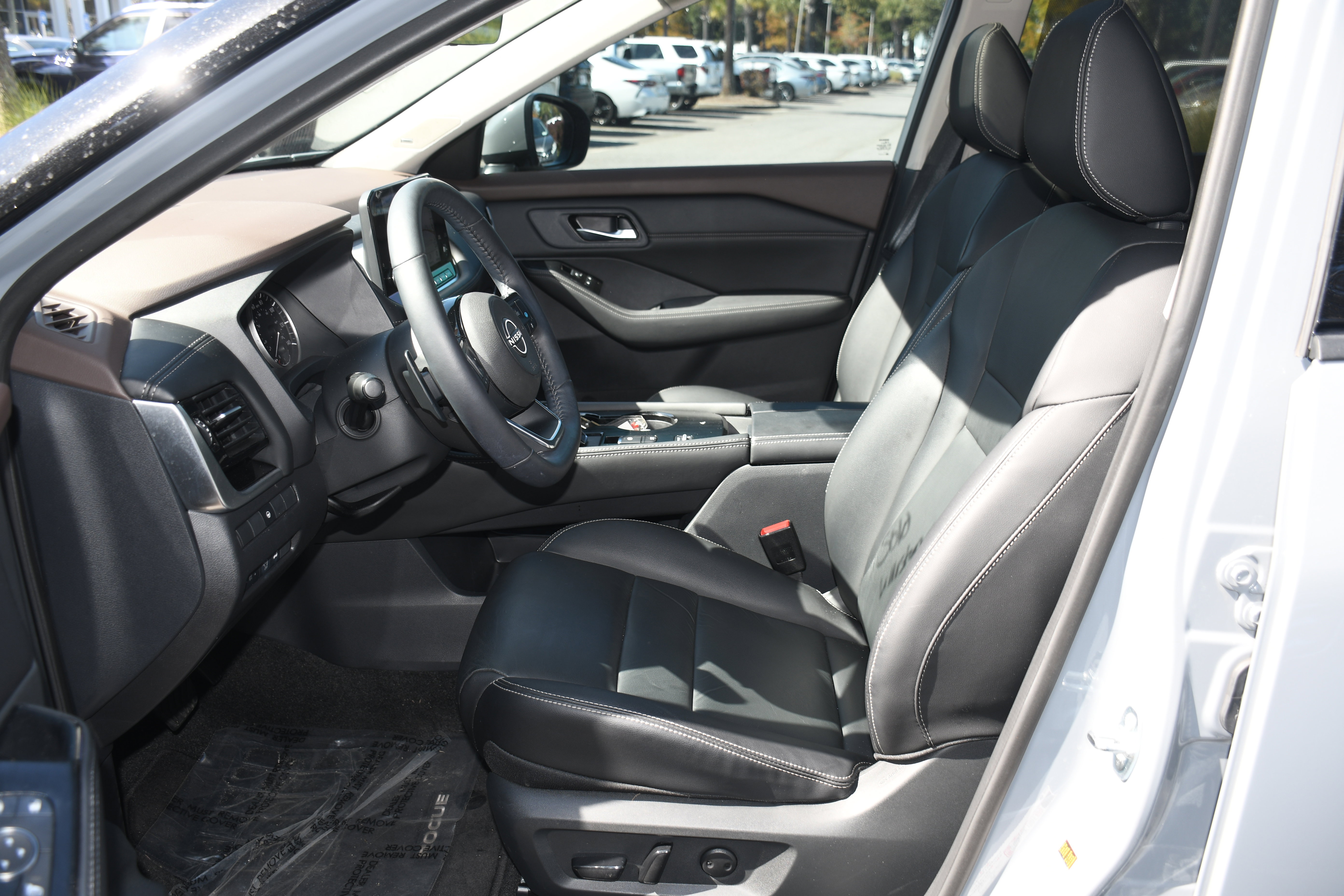 Used 2023 Nissan Rogue SL w/ SL Premium Package image 8