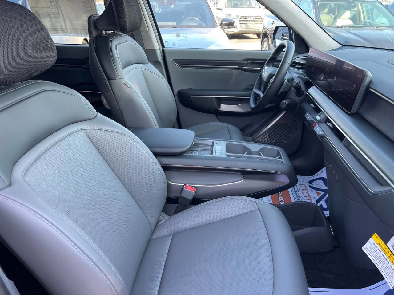 Used 2024 Kia EV9 Light image 8