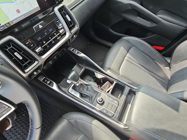 Used 2022 Kia Sorento S w/ Panoramic Sunroof Package FWD image 27