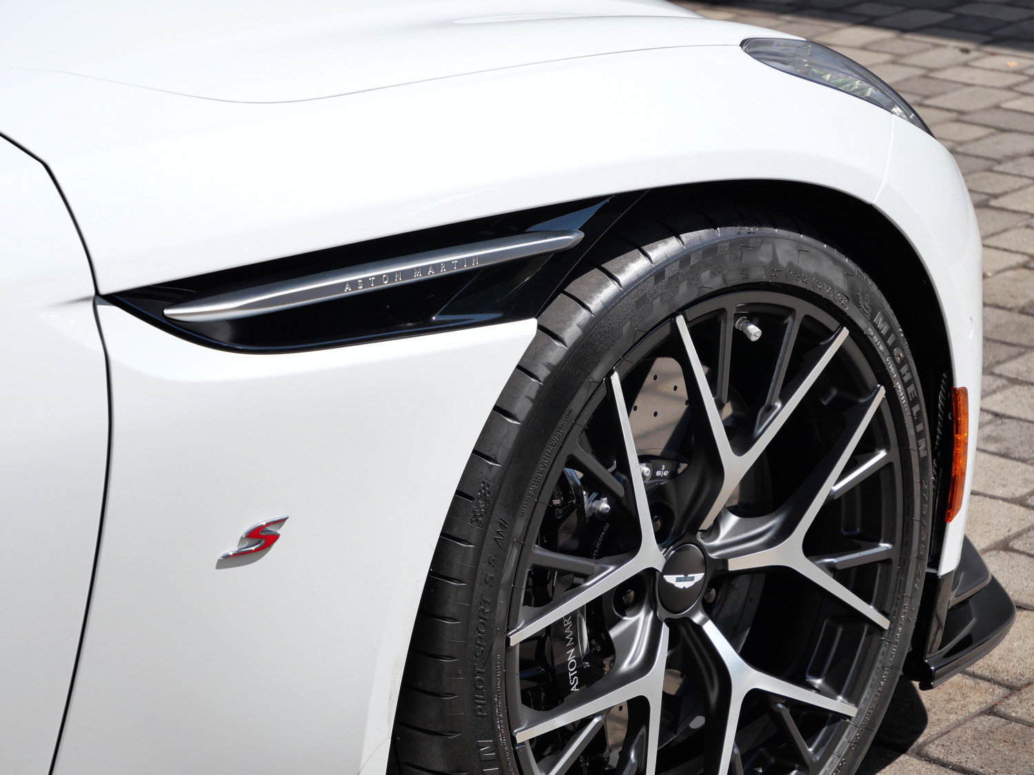 New 2026 Aston Martin DB12 Convertible RWD image 9