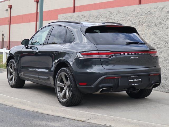 Certified 2024 Porsche Macan image 3