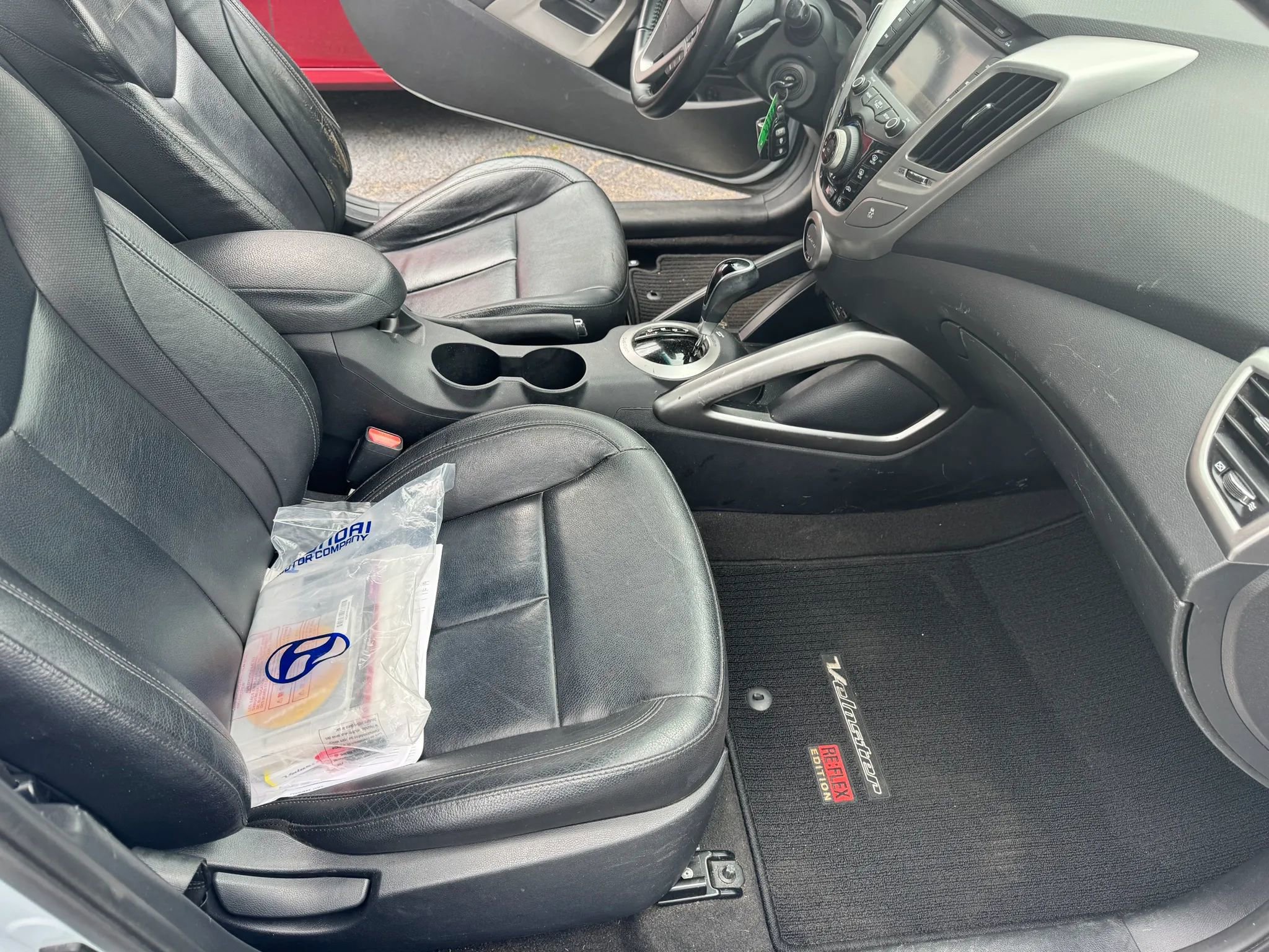 Used 2014 Hyundai Veloster RE:FLEX Edition FWD image 9