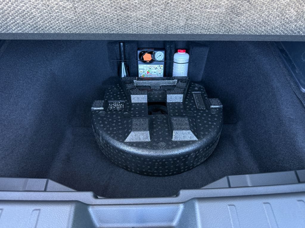 New 2026 Nissan Kicks SR w/ Cold Weather Package FWD image 27