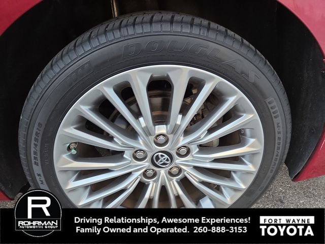 Used 2019 Toyota Avalon Limited FWD image 11