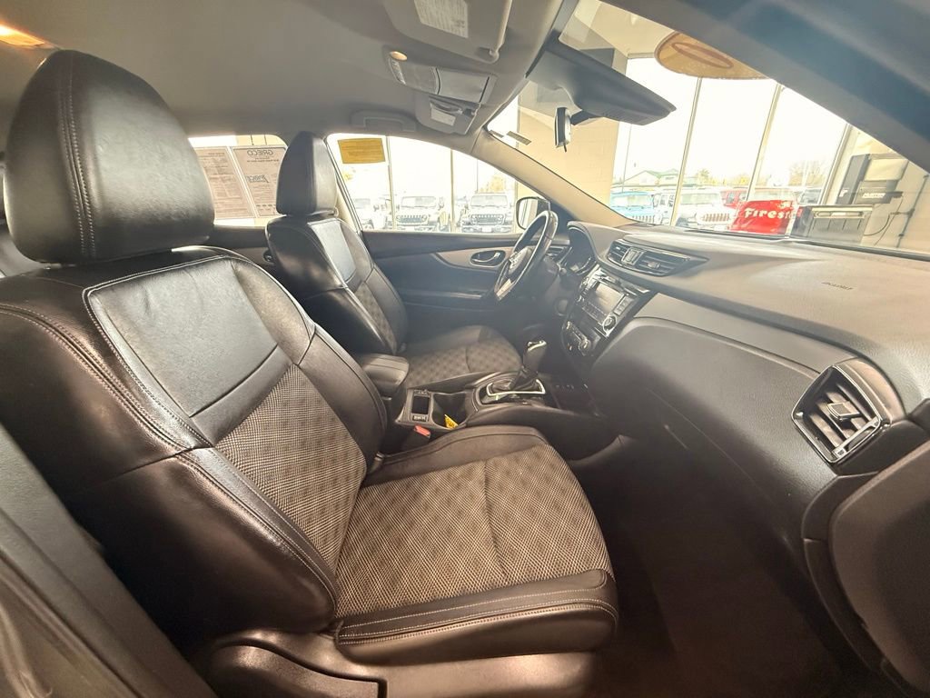 Used 2020 Nissan Rogue Sport SV w/ Technology Package image 14