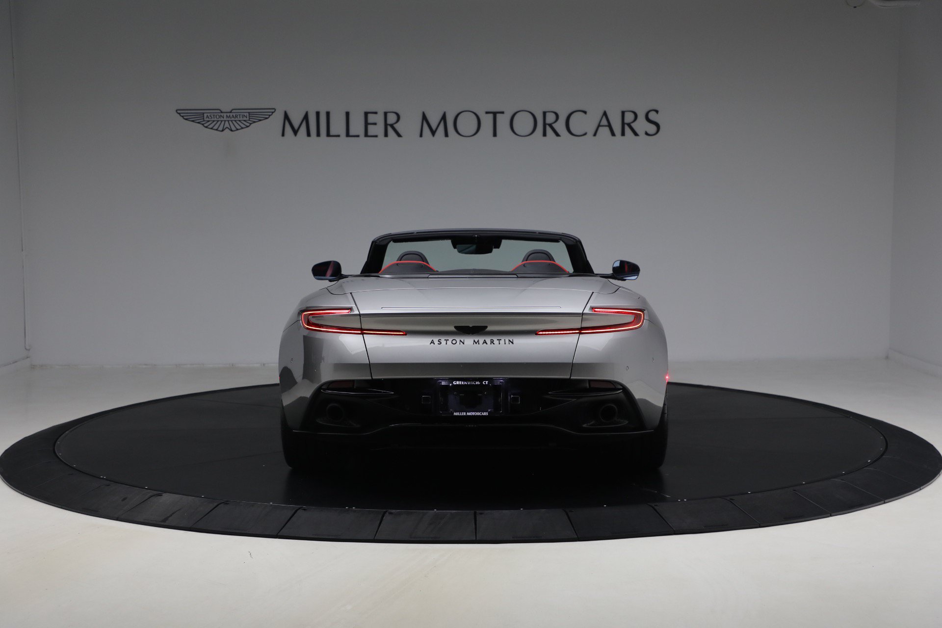 Used 2024 Aston Martin DB12 Convertible RWD image 6