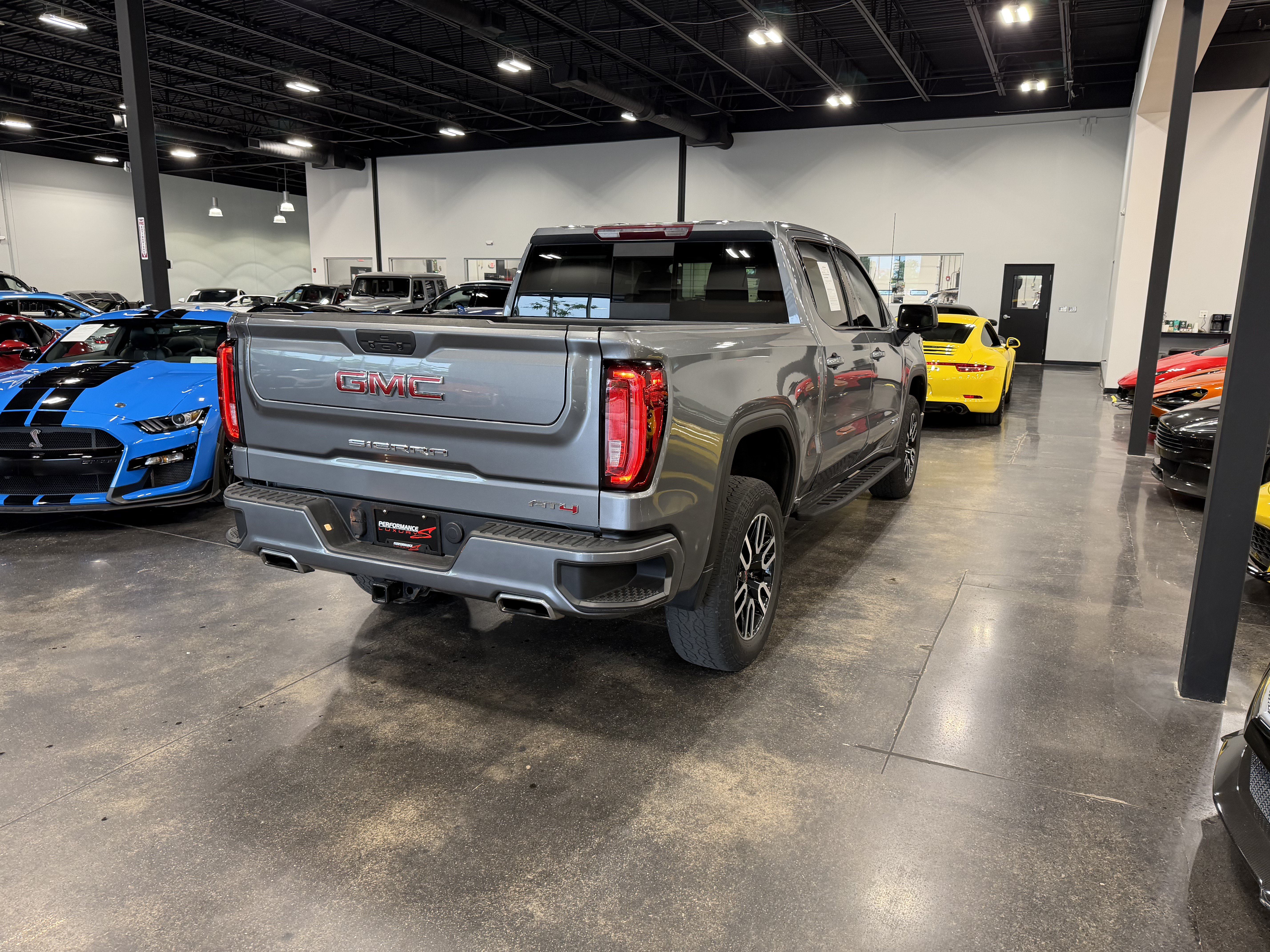 Used 2022 GMC Sierra 1500 AT4 w/ AT4 Preferred Package AWD/4WD image 2