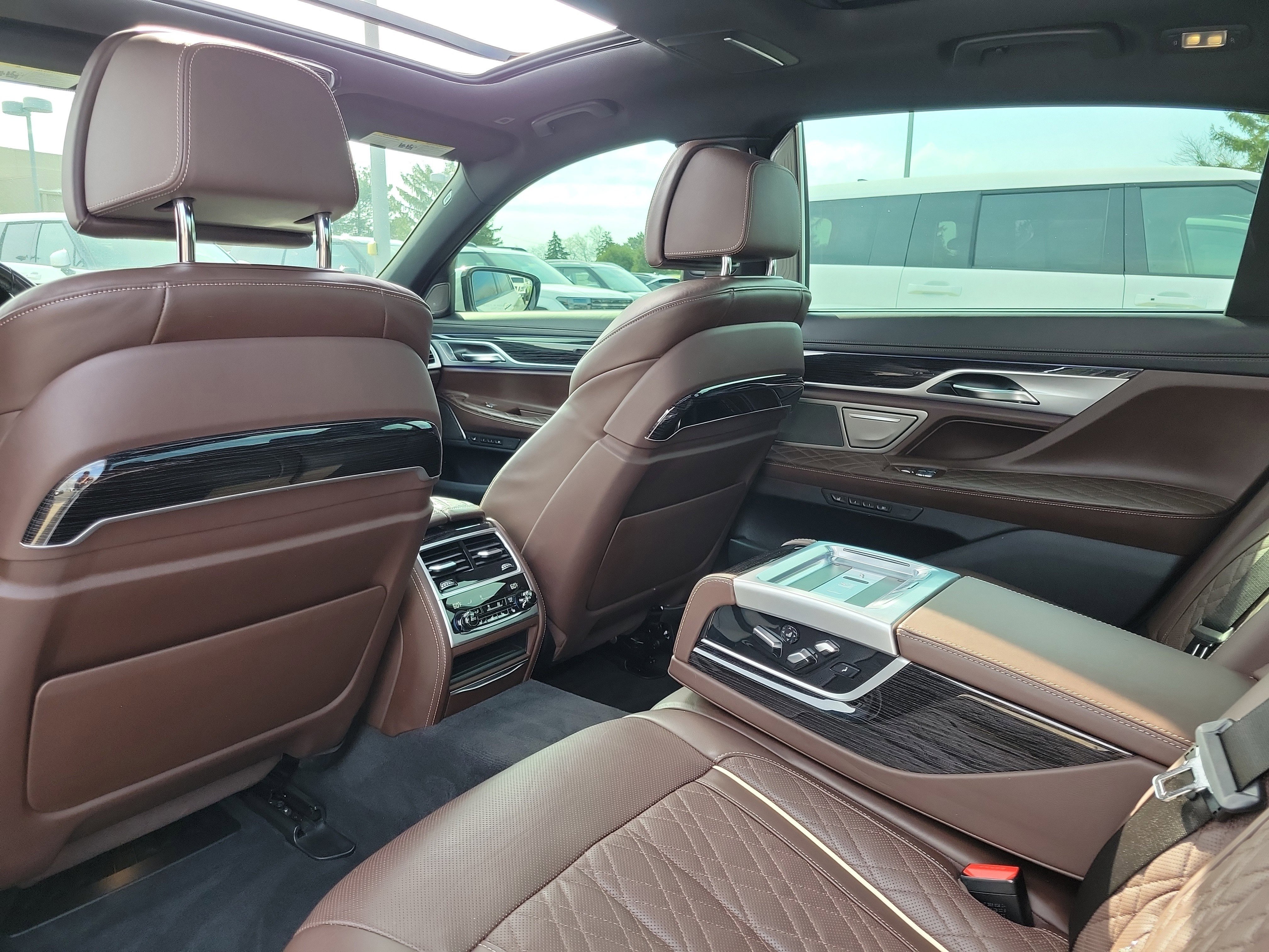 Used 2020 BMW 750i xDrive w/ Executive Package image 14