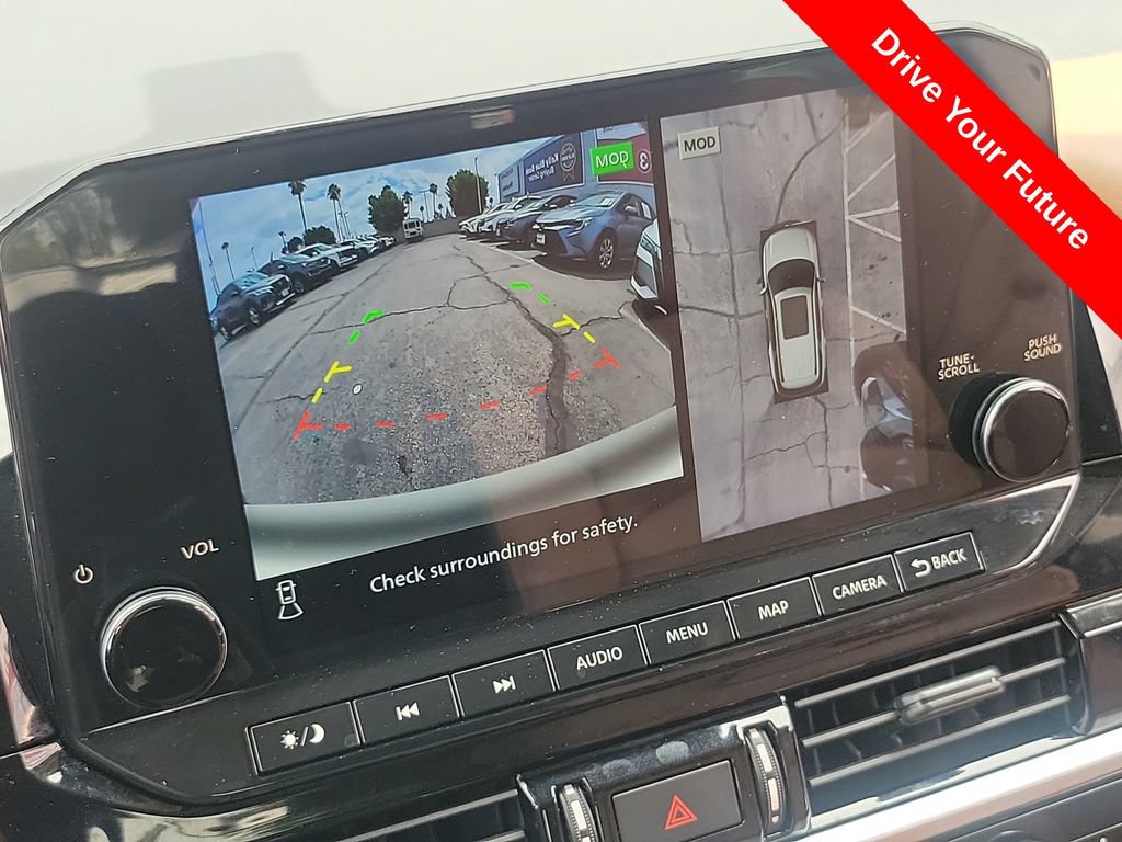 Used 2025 Nissan Pathfinder Platinum FWD image 11