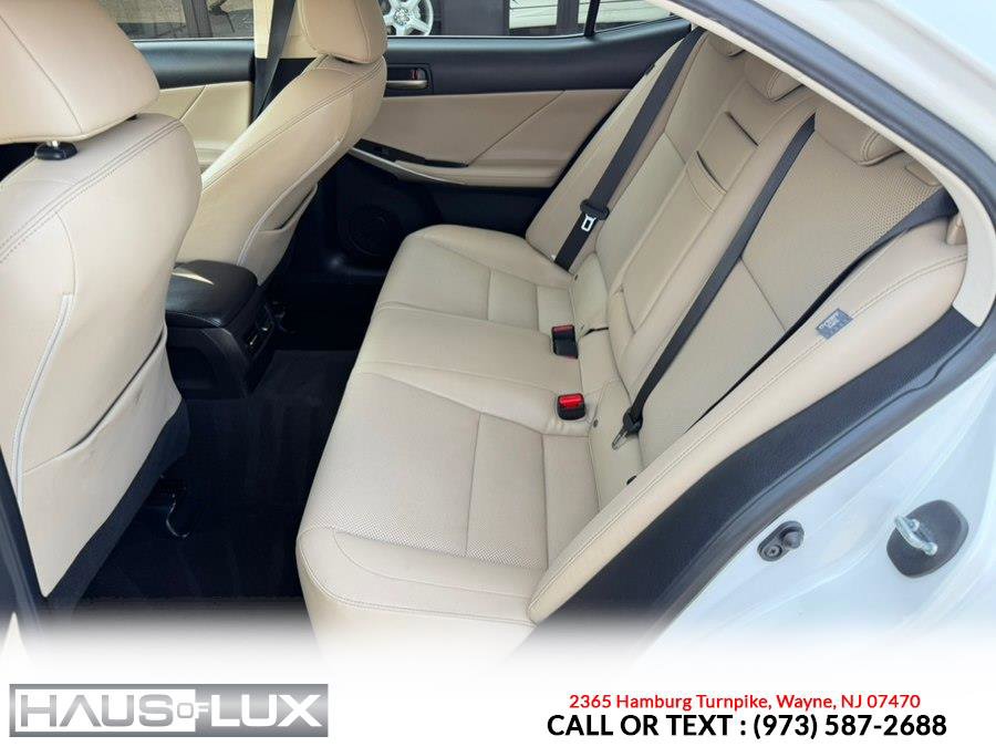 Used 2020 Lexus IS 300 AWD w/ Premium Package image 9
