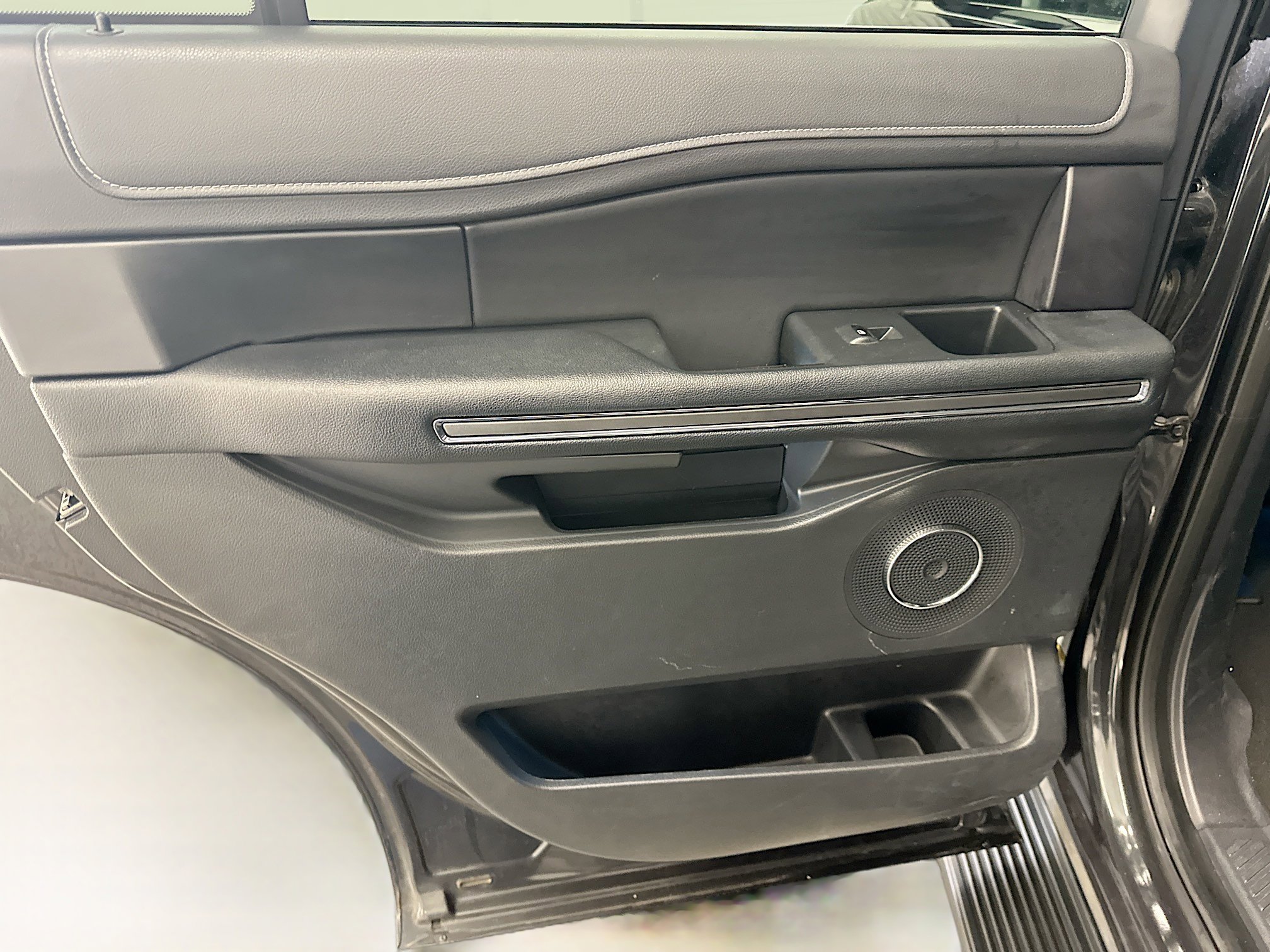 Used 2024 Ford Expedition XLT image 27