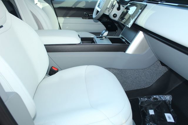 New 2026 Land Rover Range Rover SV image 3