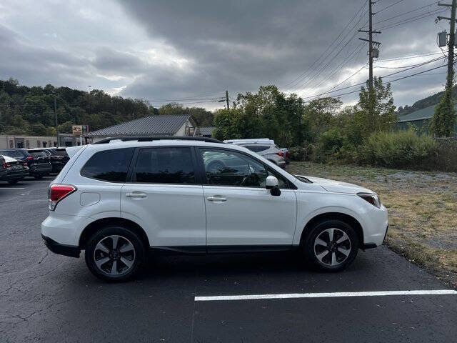 Used 2018 Subaru Forester 2.5i Premium w/ All-Weather Package image 4