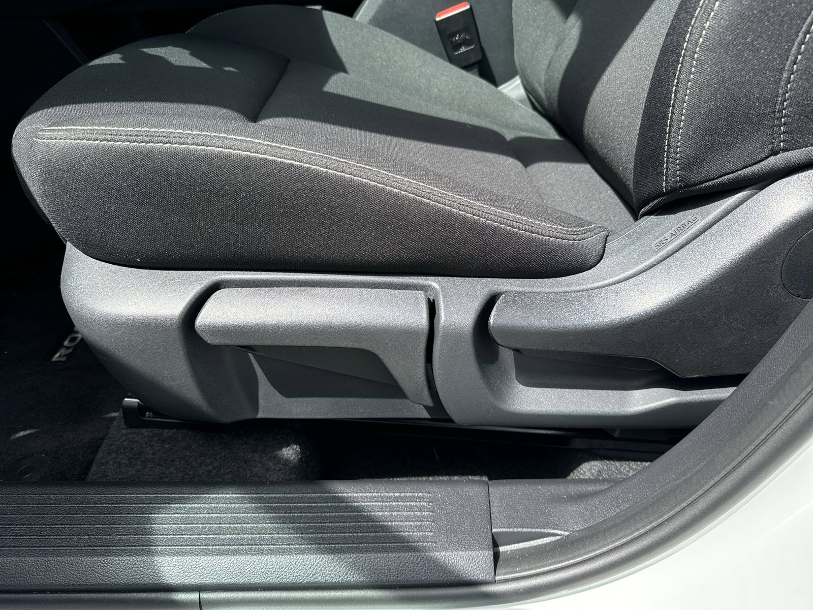 Used 2025 Nissan Rogue S AWD/4WD image 21