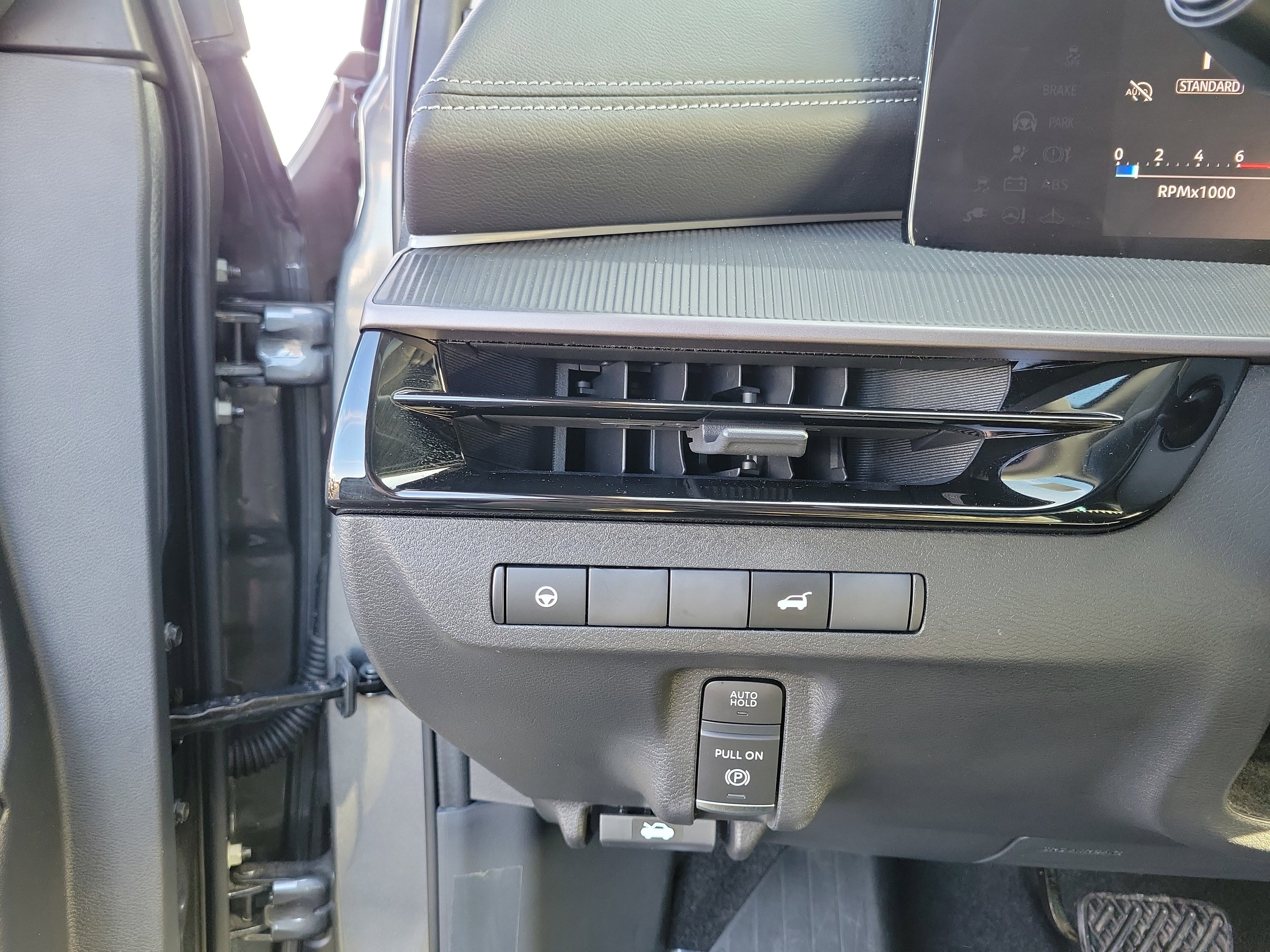 Certified 2025 Nissan Murano SV image 21