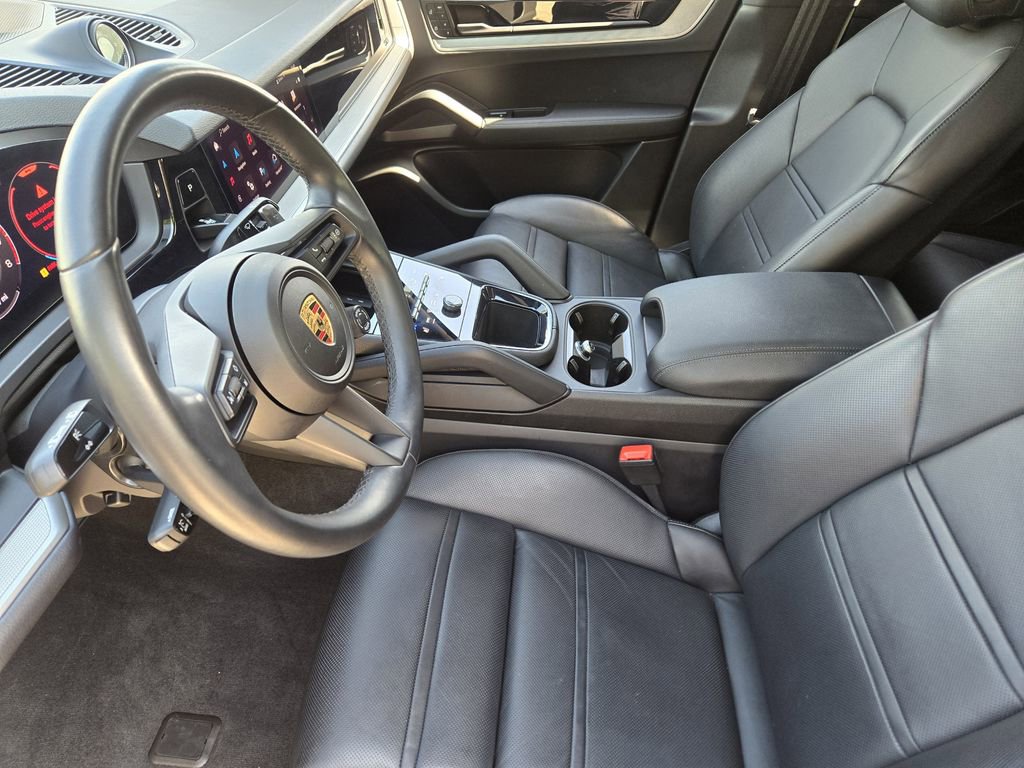 Used 2024 Porsche Cayenne Coupe image 17
