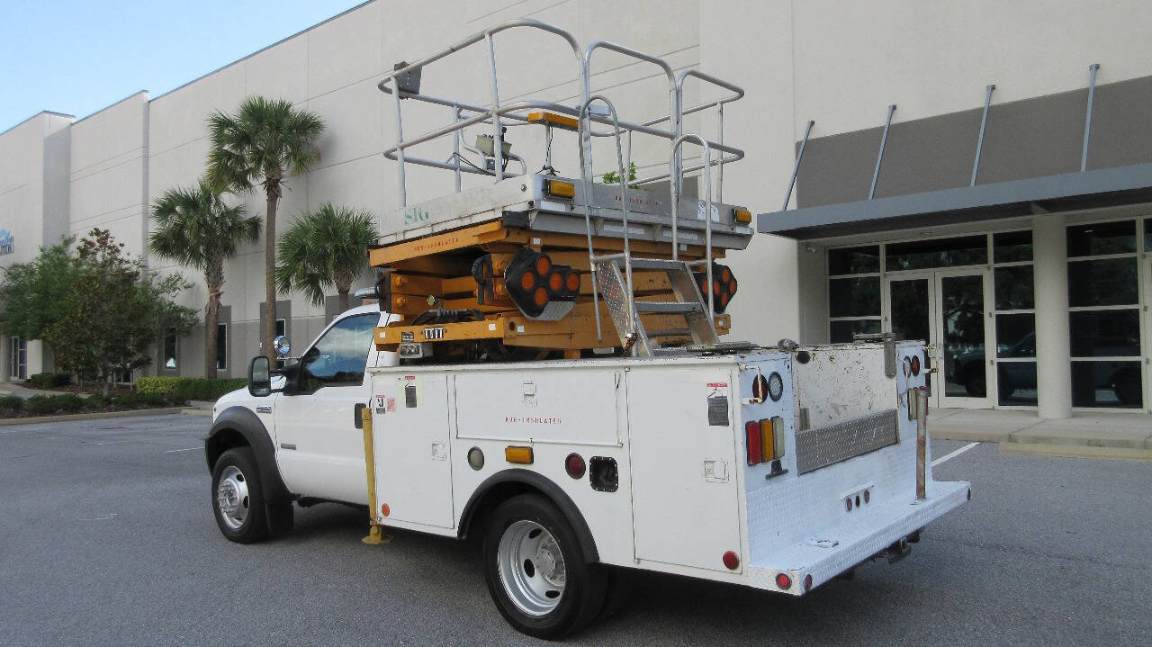 Used 2007 Ford F550 2WD Regular Cab Super Duty image 3