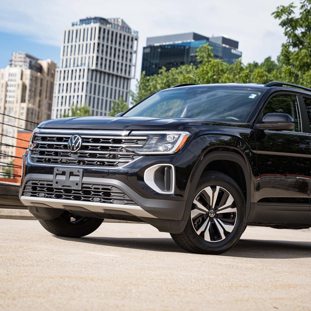 Certified 2024 Volkswagen Atlas SE FWD image 2