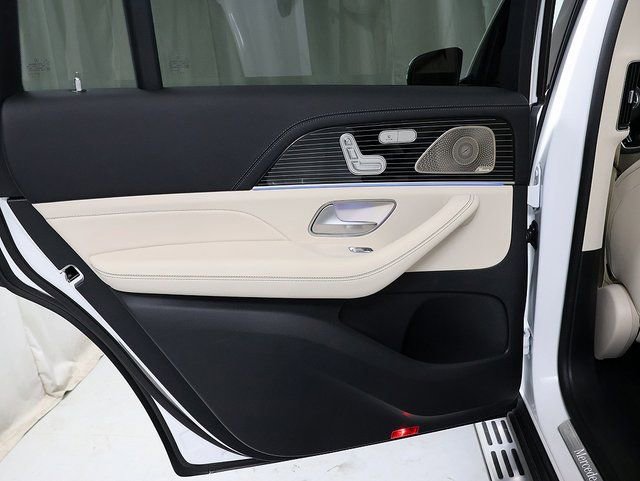 Certified 2026 Mercedes-Benz GLS 450 4MATIC image 31