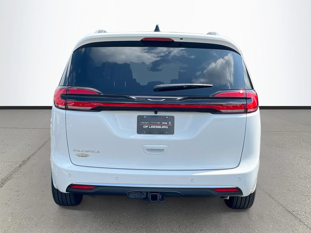 New 2027 Chrysler Pacifica Pinnacle w/ Theater Group FWD image 6