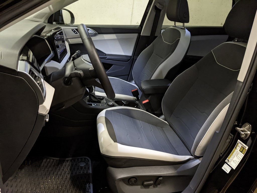 New 2025 Volkswagen Taos SE image 11