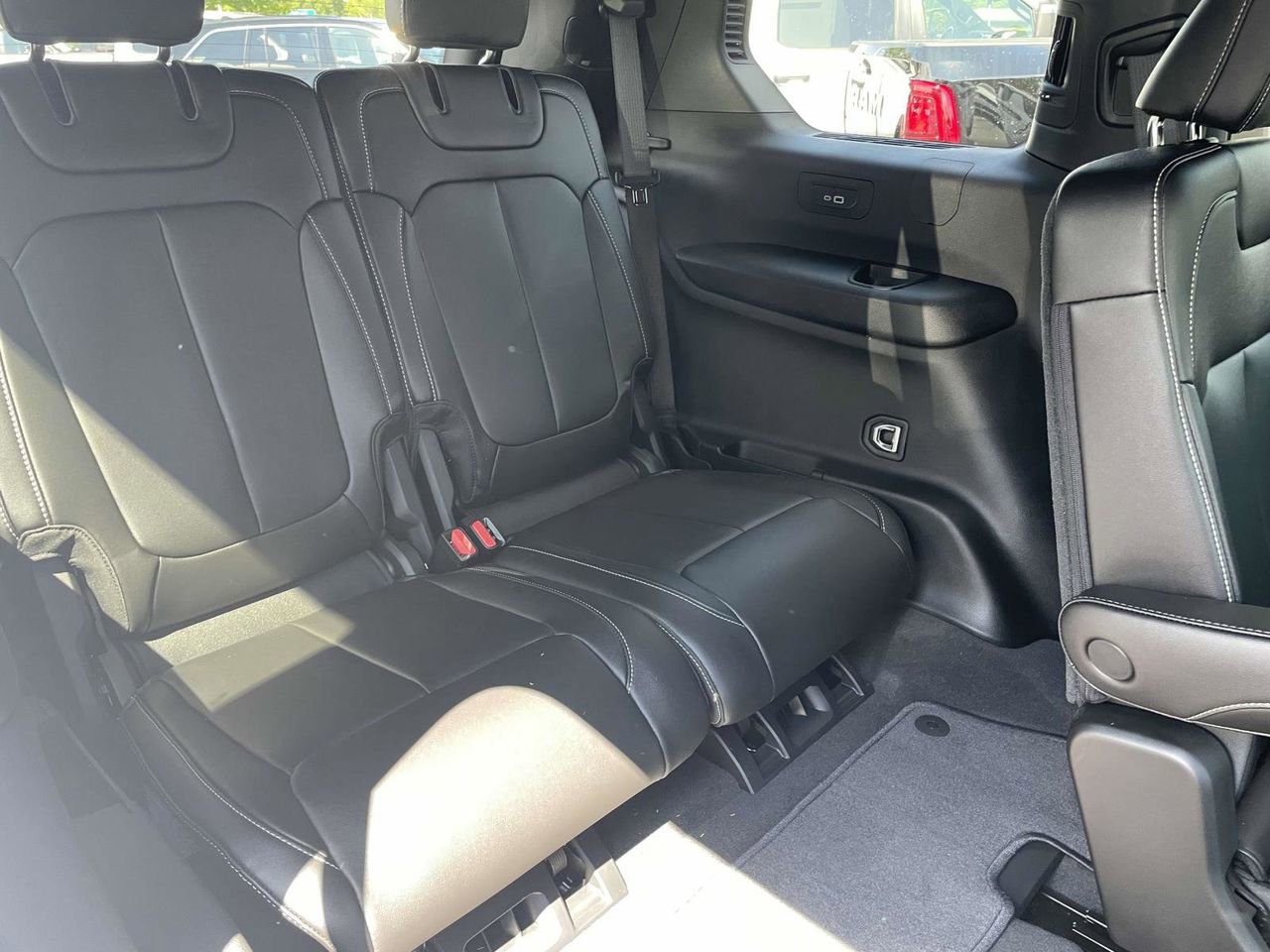 New 2025 Jeep Grand Cherokee L Limited w/ Black Appearance Package image 35