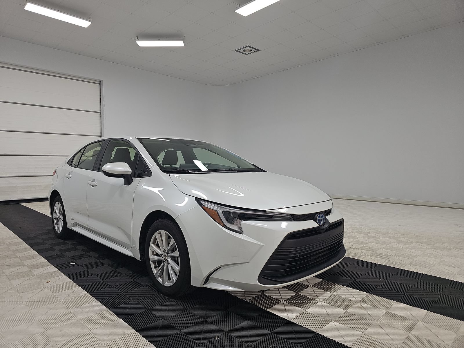 Certified 2025 Toyota Corolla LE w/ LE Premium Package AWD/4WD image 34