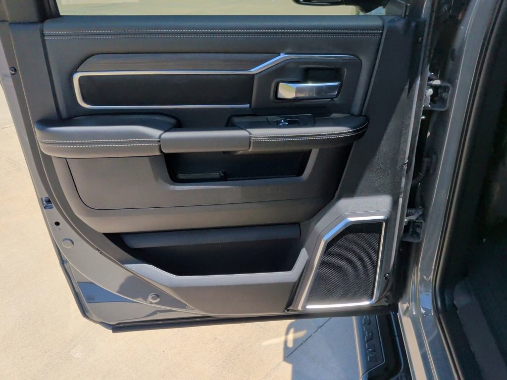 New 2026 RAM 3500 Laramie AWD/4WD image 39