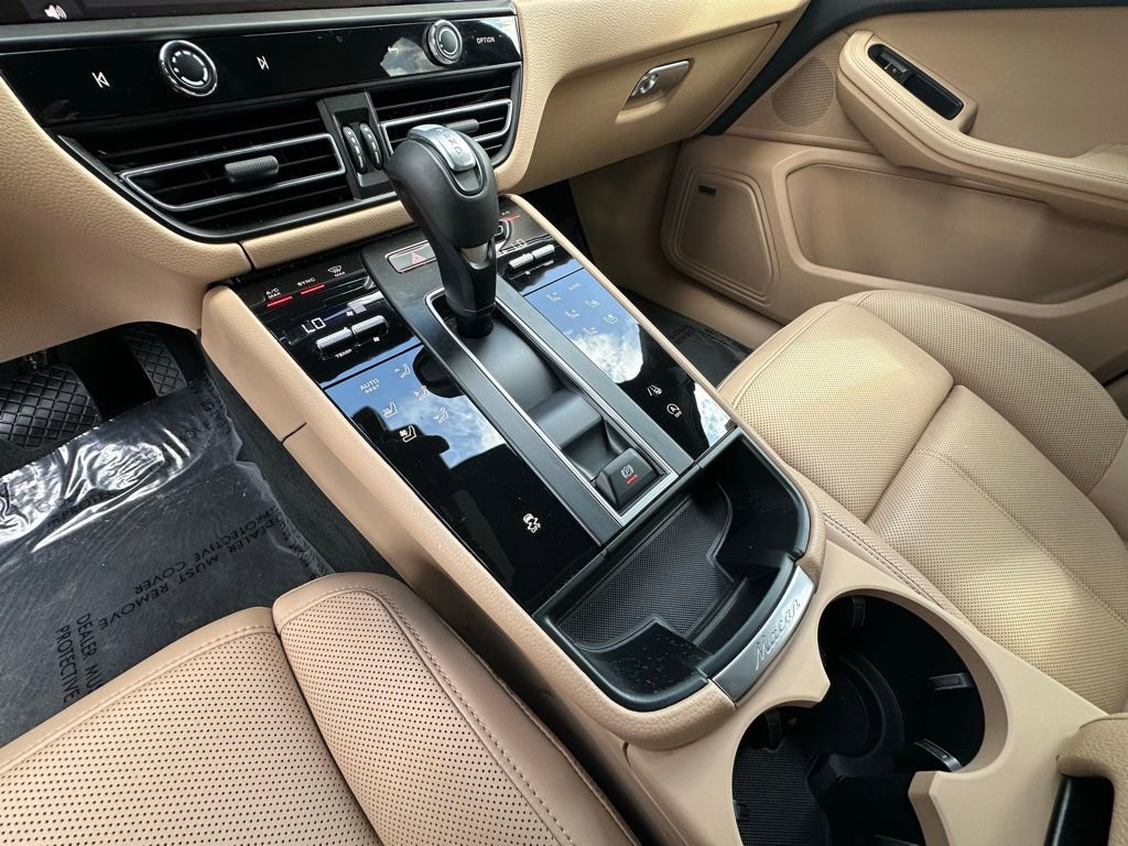 Certified 2026 Porsche Macan Turbo AWD/4WD image 29