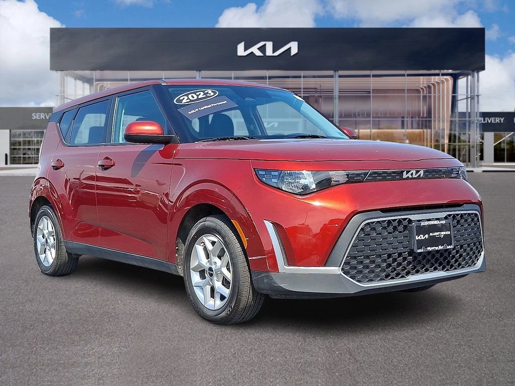 Certified 2023 Kia Soul LX w/ LX Technology Package FWD image 1