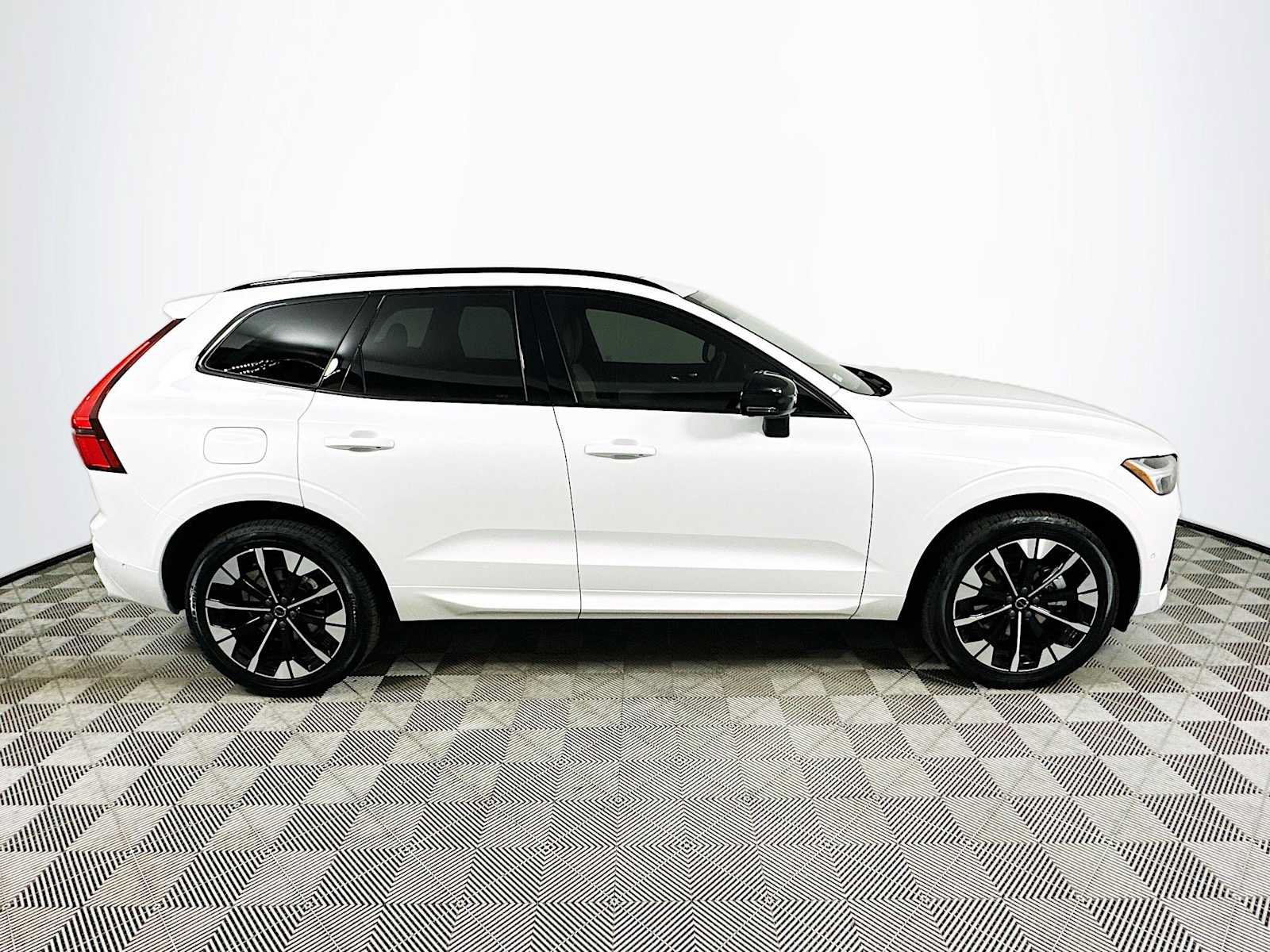 Used 2026 Volvo XC60 B5 Plus w/ Protection Package Premier AWD/4WD image 8