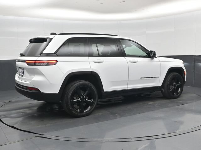 Used 2024 Jeep Grand Cherokee Altitude AWD/4WD image 33